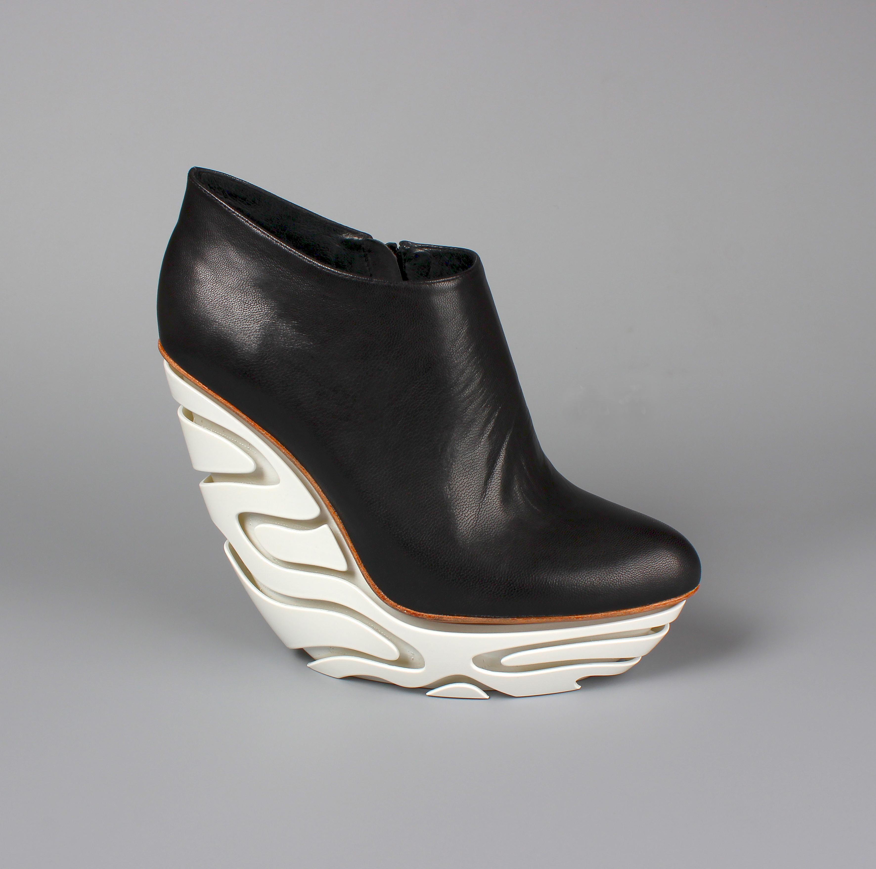 2016"新濠畔真皮标志杯"中国鞋类设计大赛决赛落下帷幕