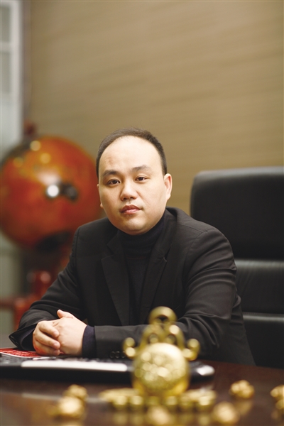 和多数企业家不同,温州市鞋革行业协会会长,巨一集团董事长潘建中的