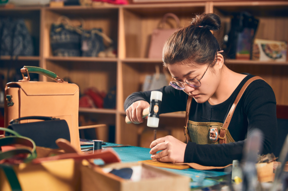 一个"臭皮匠"香了千万家—抖音"皮匠大师乔师傅"的传承与传奇