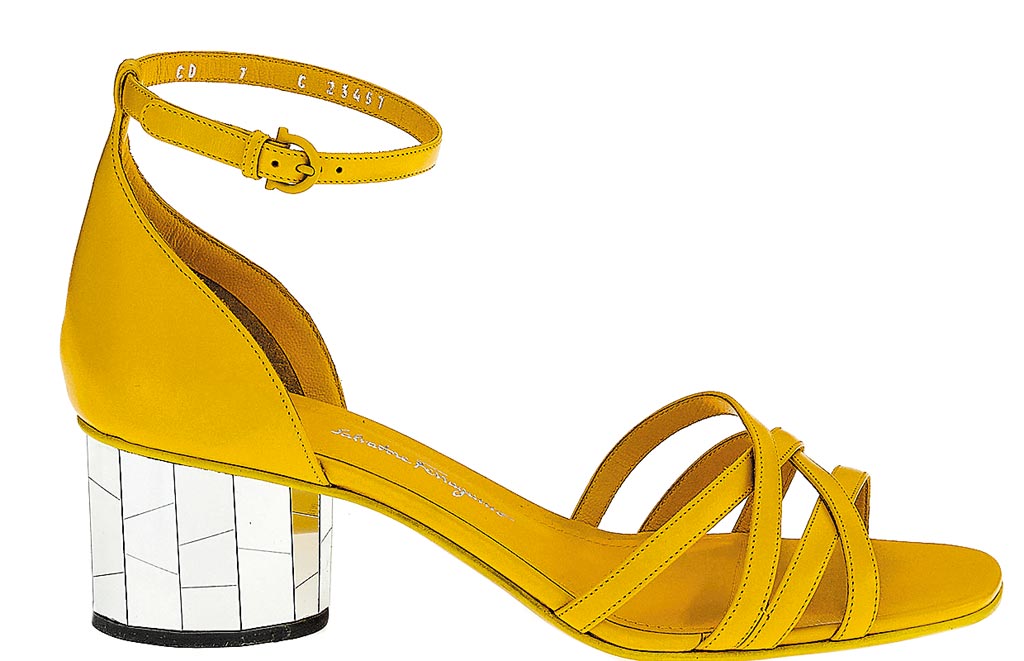 Ferragamo Flor黄色牛皮凉鞋,2万8900元。(Ferragamo提供)