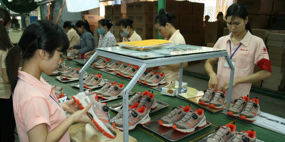 越南軍方23日起，在南越的胡志明市周遭地區，實施「禁足封城令」，位於北越的鈺齊-KY旗下製鞋廠，是少數不受影響的台商。圖／劉朱松