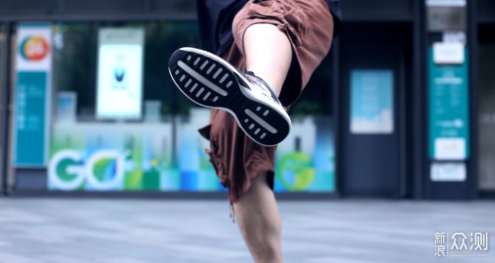 鞋子加芯片会有什么体验?坲洛一奥智能跑鞋_新浪众测