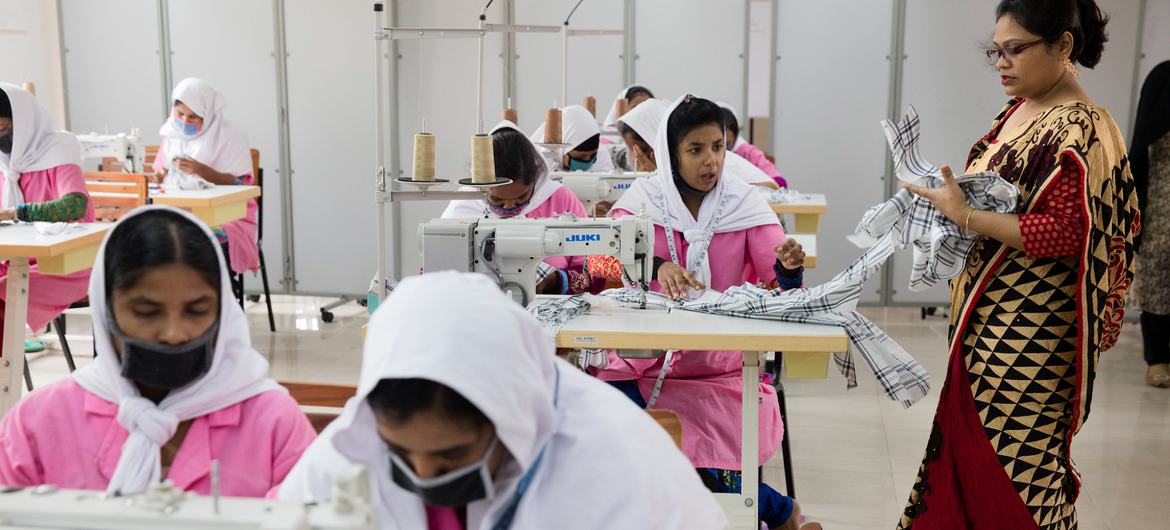孟加拉成衣加工厂工人 国际劳工组织图片